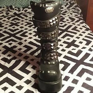 demonia boots